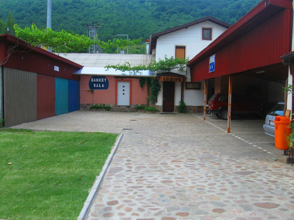 Amfora Rooms Caribrod Dimitrovgrad Eksteriør bilde
