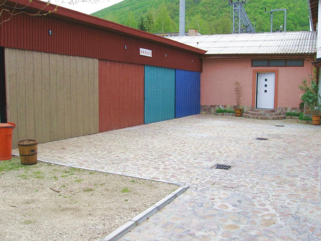 Amfora Rooms Caribrod Dimitrovgrad Eksteriør bilde